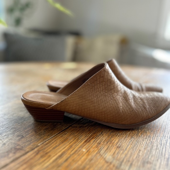 Faux Snake Mules Tan - 7.5 - Picture 3 of 4